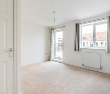3 bedroom end of terrace house to rent - Photo 4
