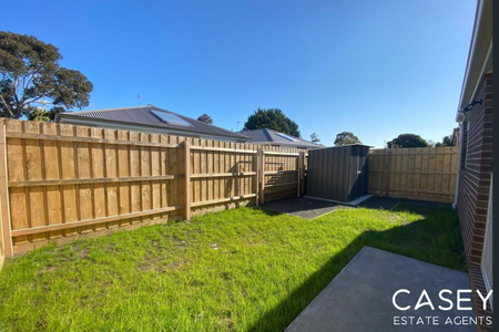 12 Cardiff Circuit, Carrum Downs - Photo 2