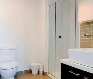 Master bedroom *1801 - Photo 5