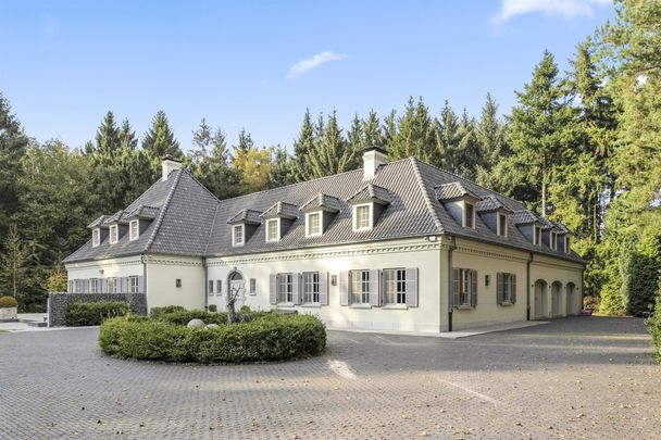 BRASSCHAAT - Ruime luxueuze villa met 5 slaapkamers en 4 badkamers op domein van 1,3 ha. - Photo 1