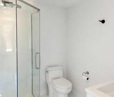 For Lease - 6065 McLEOD Road Unit# 102, Niagara Falls, Ontario - Photo 2