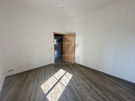 Aufzug, Balkon, Dusche und Wanne! Tolle 3 Raum Wohnung mit schönem Schnitt! - Photo 4