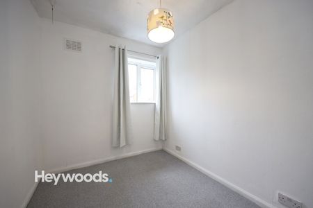 4 bed town house to rent in Windermere Road, Clayton, Newcastle-under-Lyme - Photo 4