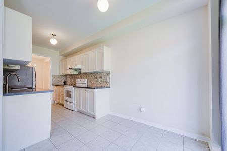 For Lease - 30 London Pride Drive, Richmond Hill, Ontario - Photo 4