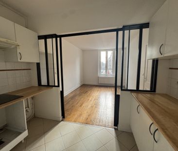 Location Appartement 4 pièces 63m² PARIS 15ème - Photo 2