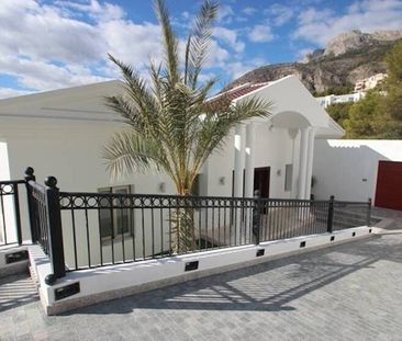 Spectacular new villa in Altea Hills for rent - Photo 4