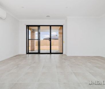 4 Bed, 2 Bath - Photo 2