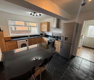 2 Dromore Street, Cregagh, Belfast, BT6 8PF - Photo 5