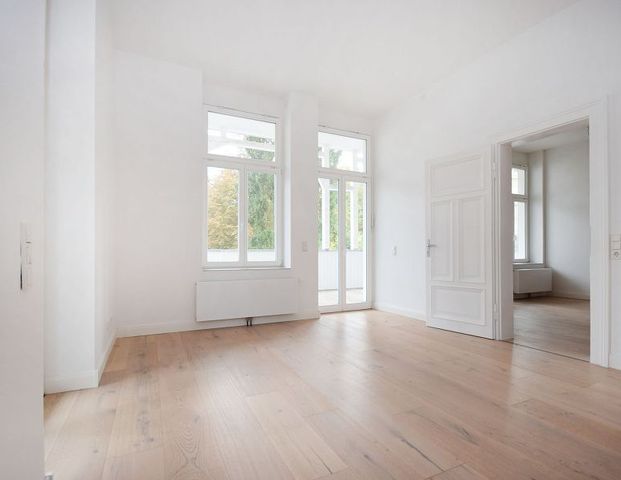 Beste Lage! Lichtdurchflutete 2-Zimmer-Wohnung mit 2 Balkonen und Carportstellplatz… - Foto 1