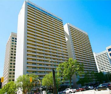 Holiday Towers | 170 Hargrave St., Winnipeg - Photo 1