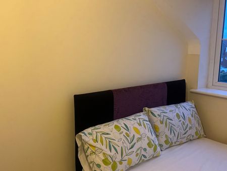 Room in a Shared House, Blueberry Avenue, M40 - Photo 4