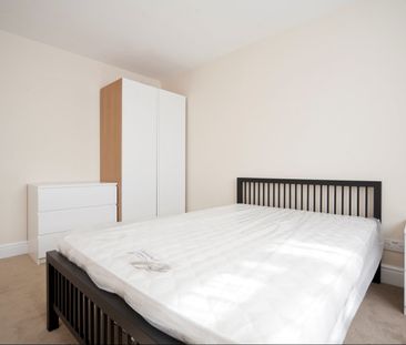 Room in a Shared House, Mulberry Way, IG6 - Photo 6