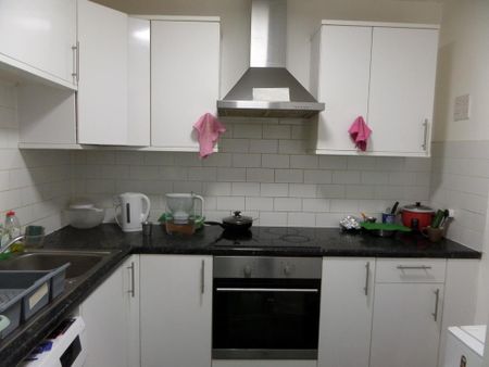 2 bedroom flat to rent - Photo 4