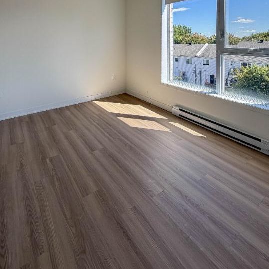 Jusqu'à 2 mois gratuits! Unité de coin 2 cac libre au MileBrook Pointe-aux-Trembles Montréal - appartement / logement à louer - Photo 1