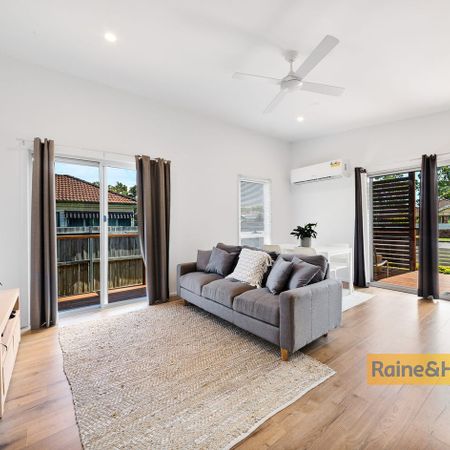 MODERN LIVING - Photo 3