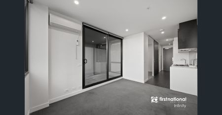 Excellent Location, Great size, Convenience is the key - Photo 2