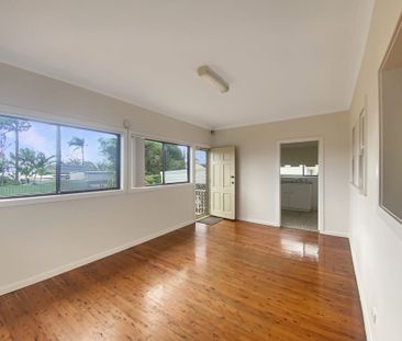 Spacious Family Home - Photo 2