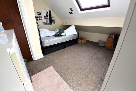 4 bedroom House in Hessle Place, Leeds - Photo 5