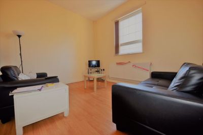 3 bedroom Flat in 14 Ragland Rd, Leeds - Photo 4