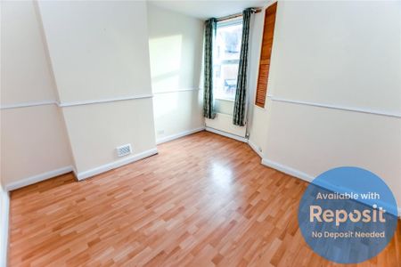 4 bedroom end of terrace house to rent - Photo 3