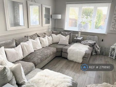 3 bedroom detached house to rent - Photo 4