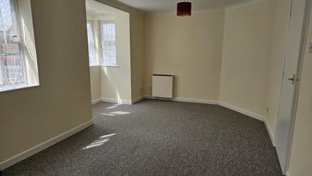 2 bedroom ground floor flat to rent - Photo 2
