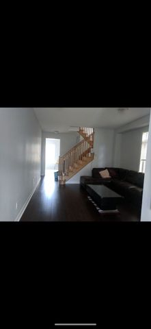 For Lease - 5 Exhibition Crescent, Brampton, Ontario - Photo 2