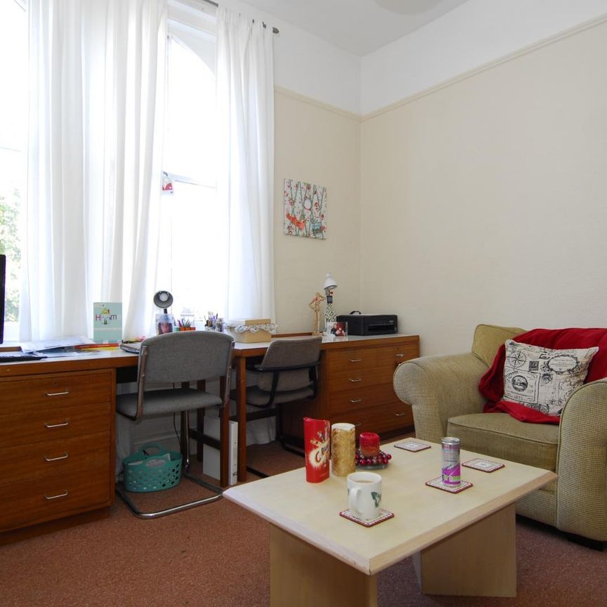 Napier Terrace, Flat 2, Plymouth - Photo 1