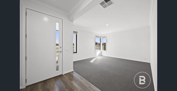 STUNNING FAMILY HOME IN WINTER VALLEY - Photo 1