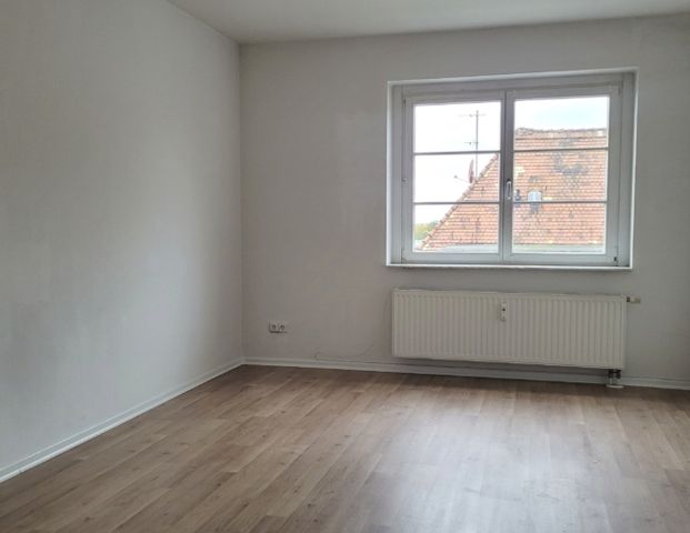 Kuschelige Dachgeschosswohnung im 2.OG mit Loggia in Markkleeberg! - Foto 1