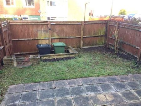 Kennet Close, Riverdene, Basingstoke, Hampshire, RG21 - Photo 2