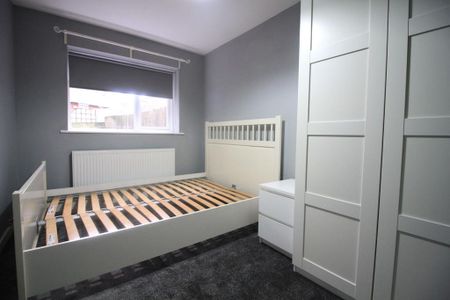 4 bedroom terraced house to rent - Photo 3