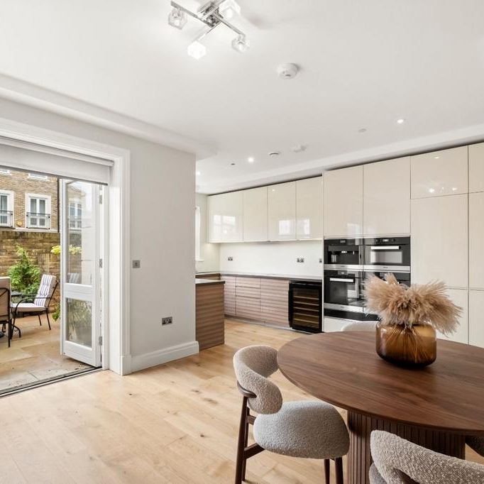 5 bedroom end of terrace house to rent - Photo 1