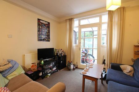 3 bedroom terraced house to rent - Photo 4