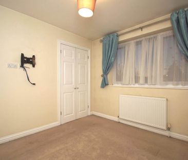 2 bed Terraced for rent - Photo 2