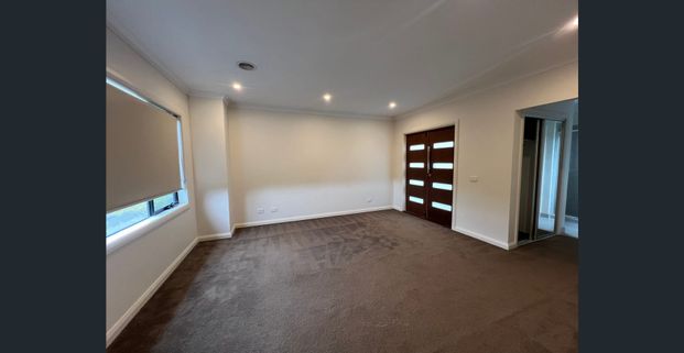 *Modern 3-Bedroom Home with Comfort, Style and Convenience* - Photo 1