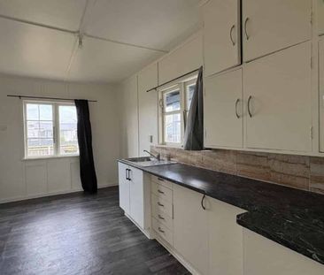 Three Bedrooms on Clyde - Photo 2