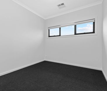 Stylish Family Living with Hills Views in Windsor Gardens - Photo 2