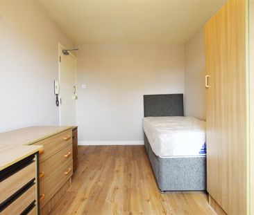 Room 4, East Road, Cambridge - Photo 1