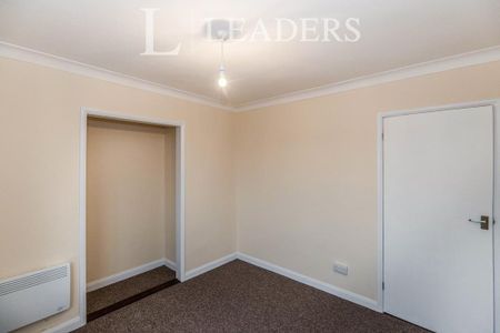 3 bedroom flat to rent - Photo 2