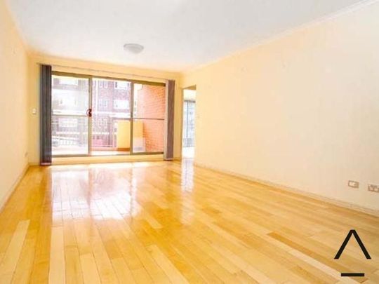 2 Bedroom Beachside Bliss with Parking! - Photo 1