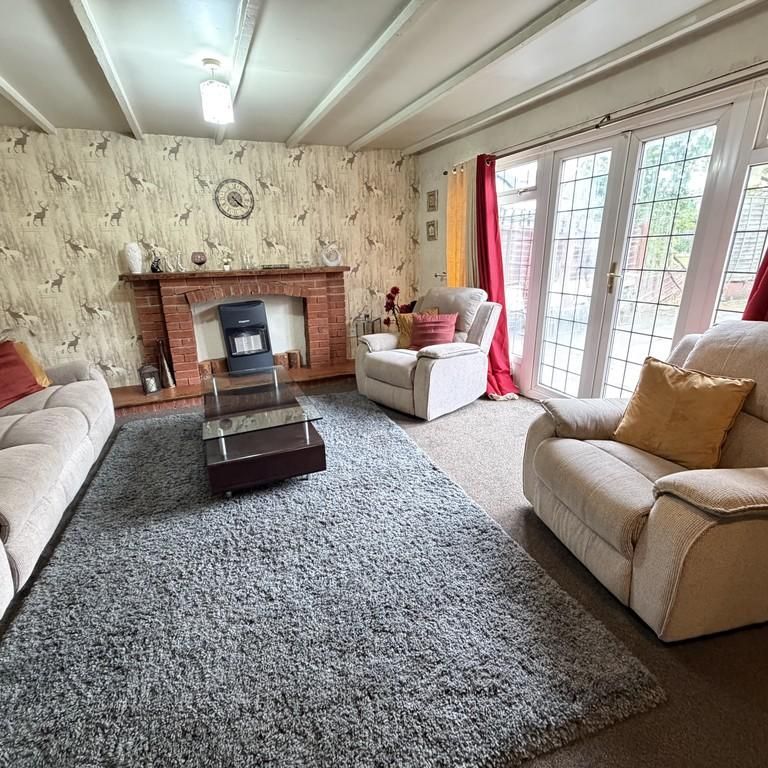 4 bedroom detached house to rent - Photo 1