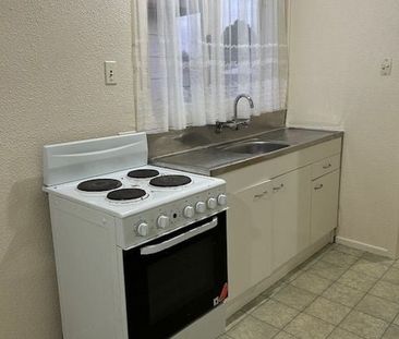 Sunny 3 bedroom Family Home in quiet street - Photo 4