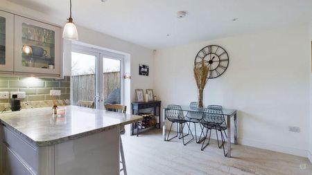 3 bedroom terraced house to rent - Photo 5