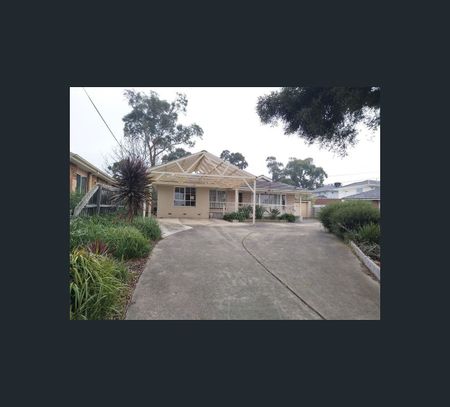 16 Parkhill Drive, Ashwood, Vic 3147 - Photo 2