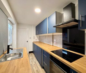 3 bedroom terraced house to rent - Photo 6