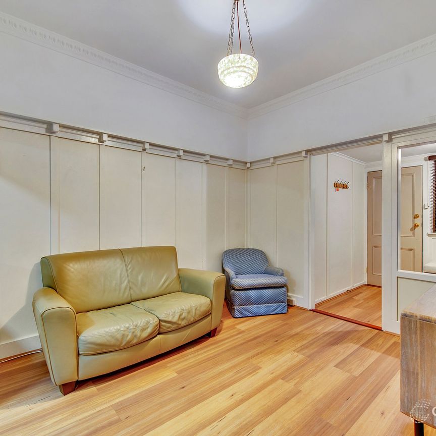 Charming 2-Bedroom Home in New Farm - Photo 1