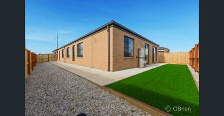 BREAK LEASE OPPORTUNITY! Family Home with Second Living Area! - Photo 2