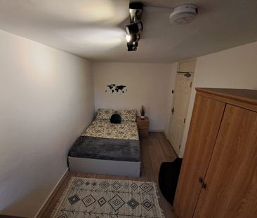 Room in a Shared House, Ettrick St, E14 - Photo 6