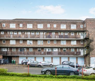 3 bedroom maisonette to rent Orchard Way, RH19 - Photo 2